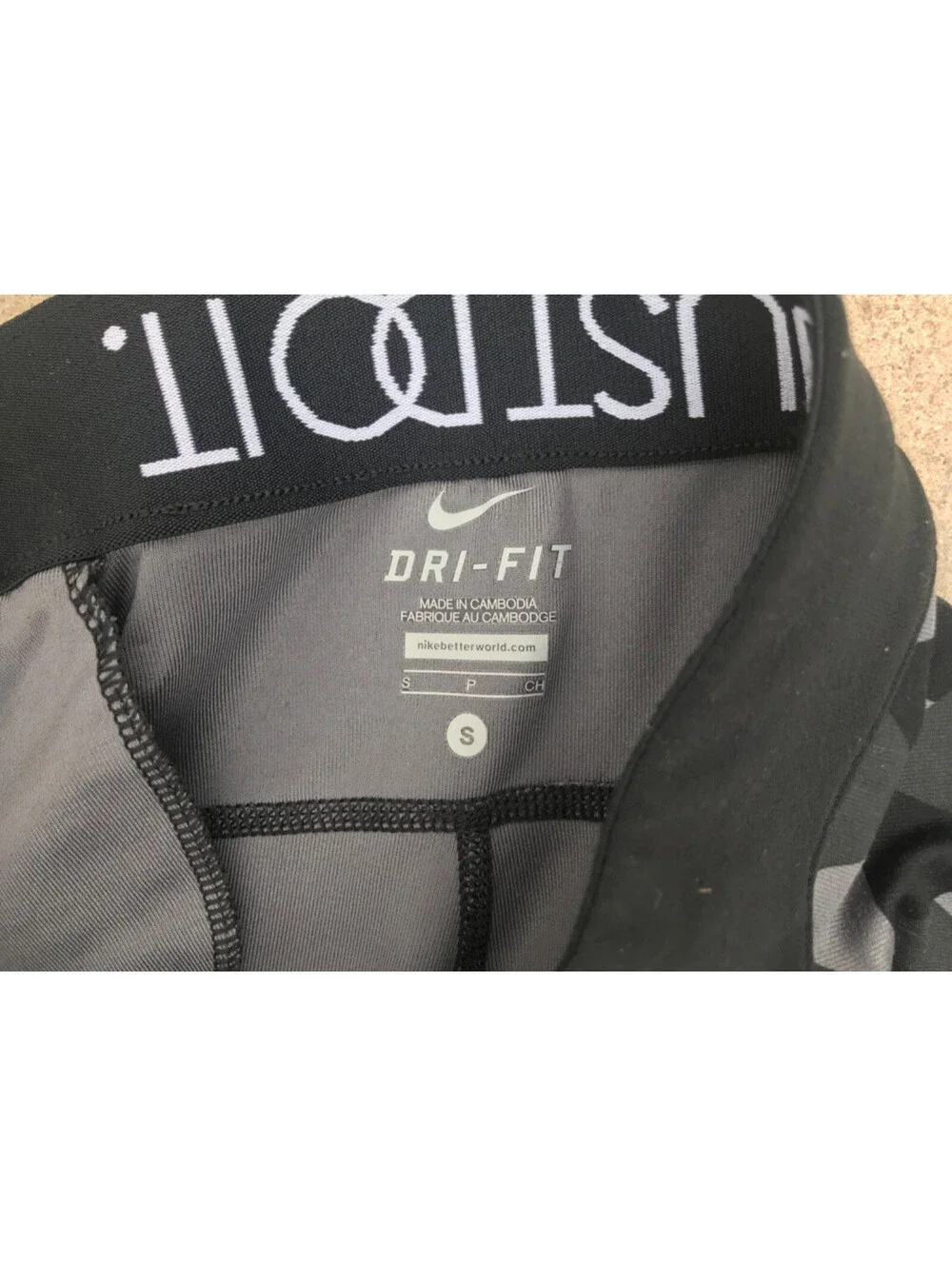 Nike Womens Running Yoga Training Capri Tights Dri-Fit Triangle Print S Grey/Blk